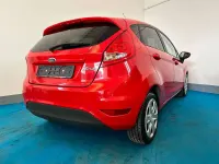 Usata Ford Fiesta 60 CV (44 kW) 2011 Rosso Berlina