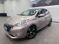 Usata Peugeot 208 Allure 68 CV (50 kW) 2015 Rosa Utilitaria