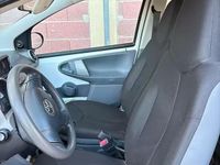 Usata Toyota Aygo 68 CV (50 kW) 2011 Bianco Utilitaria