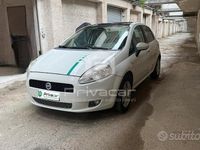 Usata Fiat Grande Punto Dynamic 77 CV (56 kW) 2009 Bianco Utilitaria