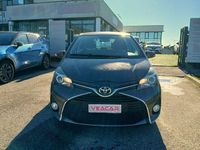 Usata Toyota Yaris Active 69 CV (50 kW) 2015 Grigio Berlina