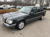 Usata Mercedes E200 Elegance 136 CV (100 kW) 1995 Grigio Berlina