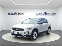 Usata VW T-Roc Life 110 CV (80 kW) 2023 Giallo SUV
