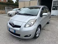 Usata Toyota Yaris Sol 90 CV (66 kW) 2011 Grigio Utilitaria