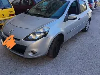 Usado Renault Clio II 54 CV (39 kW) 2010 Gris Berlina