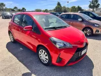 Usata Toyota Yaris Lounge 72 CV (52 kW) 2019 Rosso Berlina