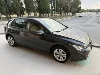 Usata VW Golf VIII Life 150 CV (110 kW) 2022 Grigio Berlina