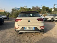 Usata VW T-Roc Life 110 CV (80 kW) 2023 Beige SUV