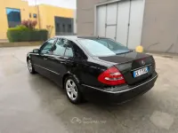 Usata Mercedes E220 140 CV (102 kW) 2004 Nero Berlina