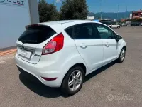 Usata Ford Fiesta Titanium 75 CV (55 kW) 2014 Bianco Utilitaria