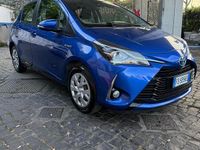 Usata Toyota Yaris Hybrid Active 73 CV (53 kW) 2018 Blu Berlina