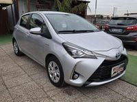 Usata Toyota Yaris Hybrid Active 73 CV (53 kW) 2019 Argento Berlina