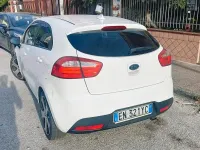 Usata Kia Rio 75 CV (55 kW) 2013 Bianco Berlina