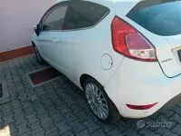 Usata Ford Fiesta 75 CV (55 kW) 2014 Bianco Utilitaria