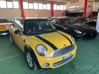 Usata Mini Cooper D 109 CV (80 kW) 2009 Giallo Utilitaria