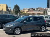 Usata Ford Fiesta Titanium 86 CV (63 kW) 2018 Grigio Utilitaria