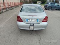 Usata Mercedes C220 Elegance 143 CV (105 kW) 2004 Argento Berlina