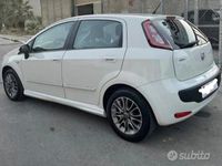 Usata Fiat Grande Punto 85 CV (62 kW) 2011 Bianco Utilitaria