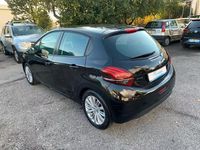 Usata Peugeot 208 Allure 82 CV (60 kW) 2016 Nero Utilitaria