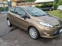 Usata Ford Fiesta 60 CV (44 kW) 2011 Marrone Berlina