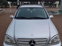 Usata Mercedes ML270 163 CV (119 kW) 2002 Grigio SUV