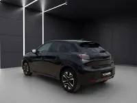 Usata Peugeot 208 Allure 101 CV (74 kW) 2025 Nero Utilitaria
