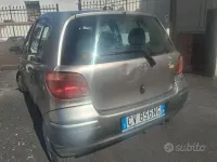 Usata Toyota Yaris 65 CV (47 kW) 2005 Grigio Berlina