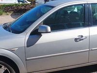 Usata Ford Mondeo Ghia 155 CV (114 kW) 2005 Argento Berlina