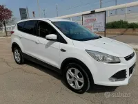 Usado Ford Kuga Titanium 120 CV (88 kW) 2015 Blanco SUV