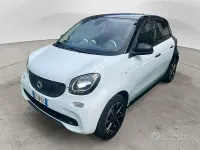 Usata Smart ForFour 71 CV (52 kW) 2015 Bianco Utilitaria