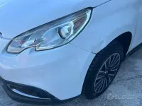 Usata Peugeot 2008 Access 82 CV (60 kW) 2015 Bianco SUV
