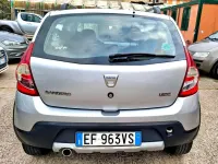 Usata Dacia Sandero Stepway 88 CV (64 kW) 2011 Argento Berlina