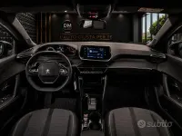 Usata Peugeot 2008 Allure 130 CV (95 kW) 2023 Grigio SUV