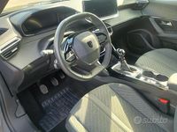 Usata Peugeot 2008 Allure 102 CV (75 kW) 2024 Grigio SUV