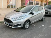 Usata Ford Fiesta 75 CV (55 kW) 2013 Grigio Berlina
