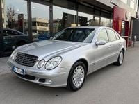 Usata Mercedes E240 Avantgarde 177 CV (130 kW) 2003 Grigio Berlina