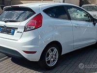 Usata Ford Fiesta Individual 95 CV (69 kW) 2014 Bianco Berlina