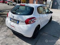 Usata Peugeot 208 68 CV (50 kW) 2013 Utilitaria