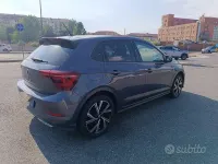 Usata VW Polo R-line 95 CV (69 kW) 2023 Grigio Utilitaria