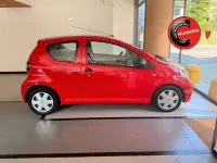 Usata Toyota Aygo Connect Style 68 CV (50 kW) 2011 Rosso Utilitaria