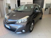 Occasion Toyota Yaris Lounge 69 ch (50 kW) 2014 Gris Citadine