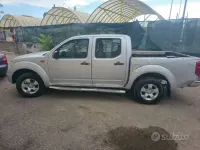 Usata Nissan Navara 174 CV (127 kW) 2005 Grigio Pick-up