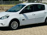 Usata Renault Clio III 75 CV (55 kW) 2010 Bianco Berlina