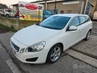 Usata Volvo V60 Summum 115 CV (84 kW) 2012 Bianco Station wagon