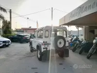 Usata Land Rover Defender 122 CV (89 kW) 1999 Bianco Station wagon