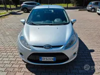 Usata Ford Fiesta Titanium 92 CV (67 kW) 2013 Grigio Berlina