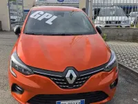 Usata Renault Clio V Techno 101 CV (74 kW) 2023 Arancione Berlina