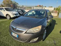 Usata Opel Astra 110 CV (80 kW) 2011 Grigio Berlina