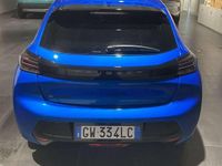 Usata Peugeot e-208 Allure 100 kW (136 CV) 2024 Blu/azzurro Utilitaria