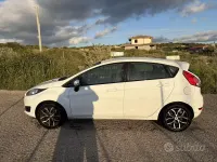 Usata Ford Fiesta 75 CV (55 kW) 2016 Bianco Utilitaria